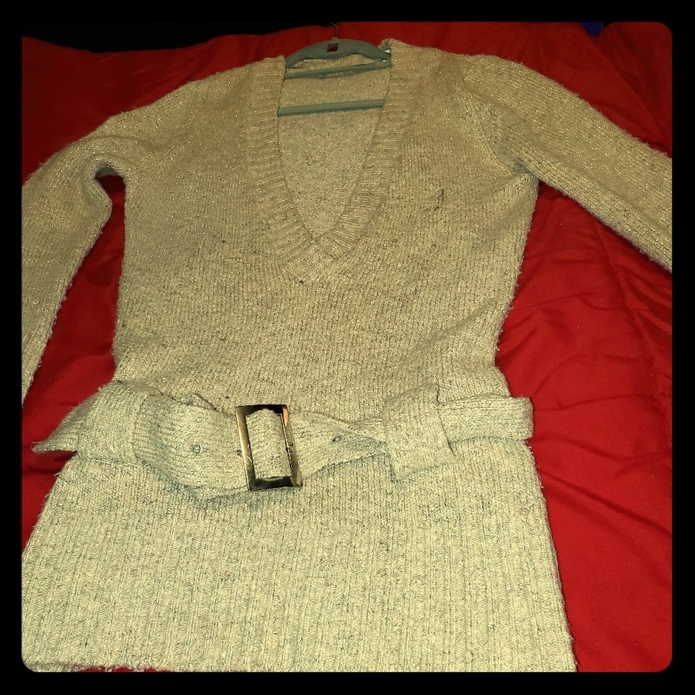 ❤️ A V-Neck pull over Sweater